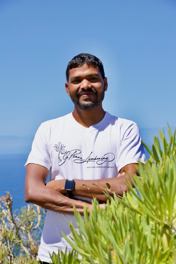 Mahendra Ji, profesor de yoga de la India